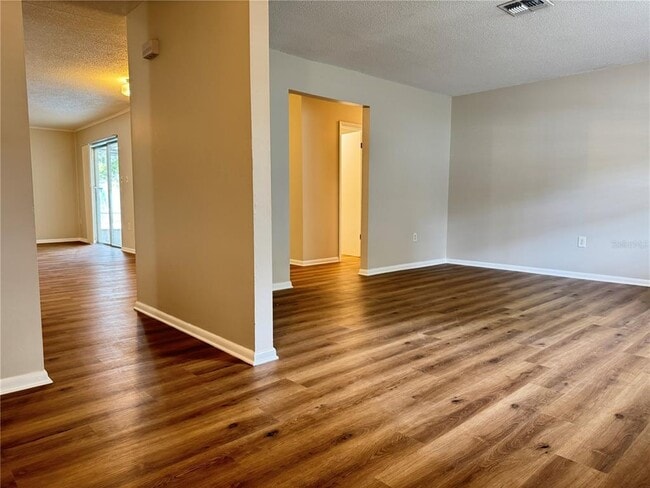 Building Photo - 1602 Leslie Dr