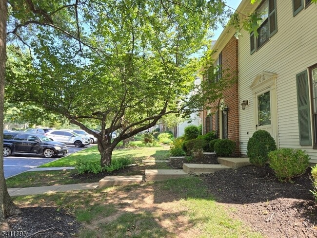 Building Photo - 27 Woodward Ln