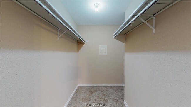 Building Photo - 904 University Oaks Blvd