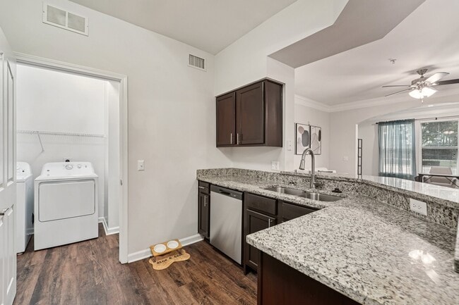 Building Photo - Kingwood Glen