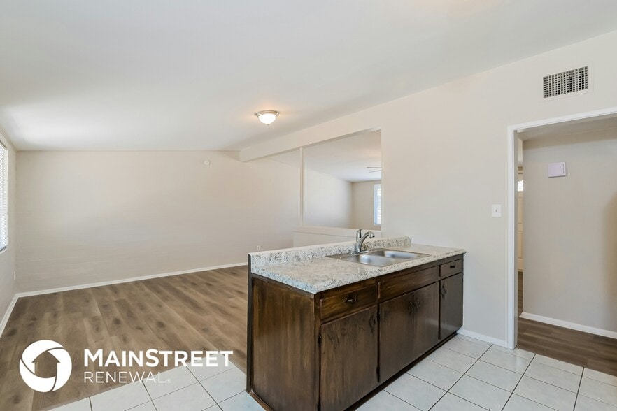 Building Photo - 1733 S Avenida Regulo