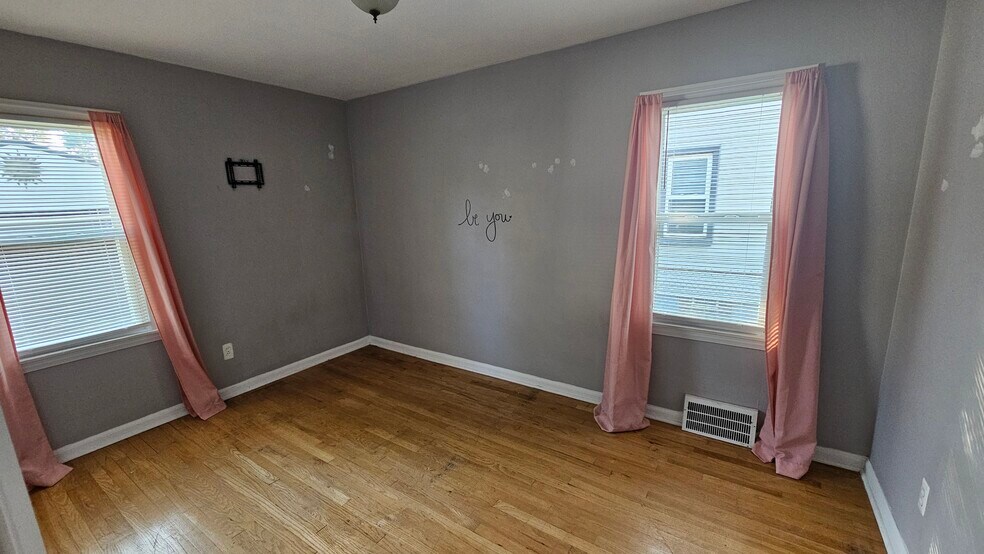 Bedroom 2 - 2259 Cambridge Rd