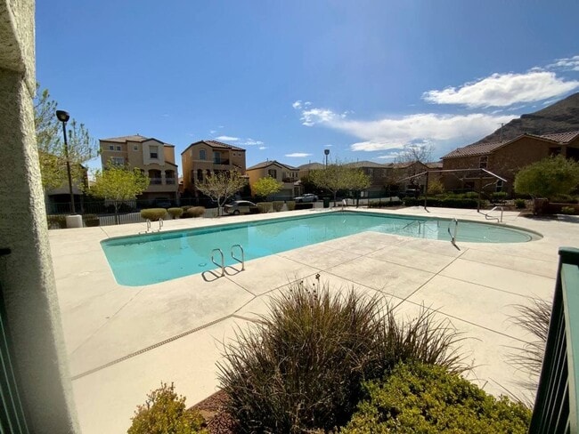 Building Photo - UNIQUE MODERN 3 STORY, 2BED, 3BATH WITH A ROOFTOP DECK!