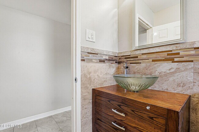 Building Photo - 4312 Wallington Dr