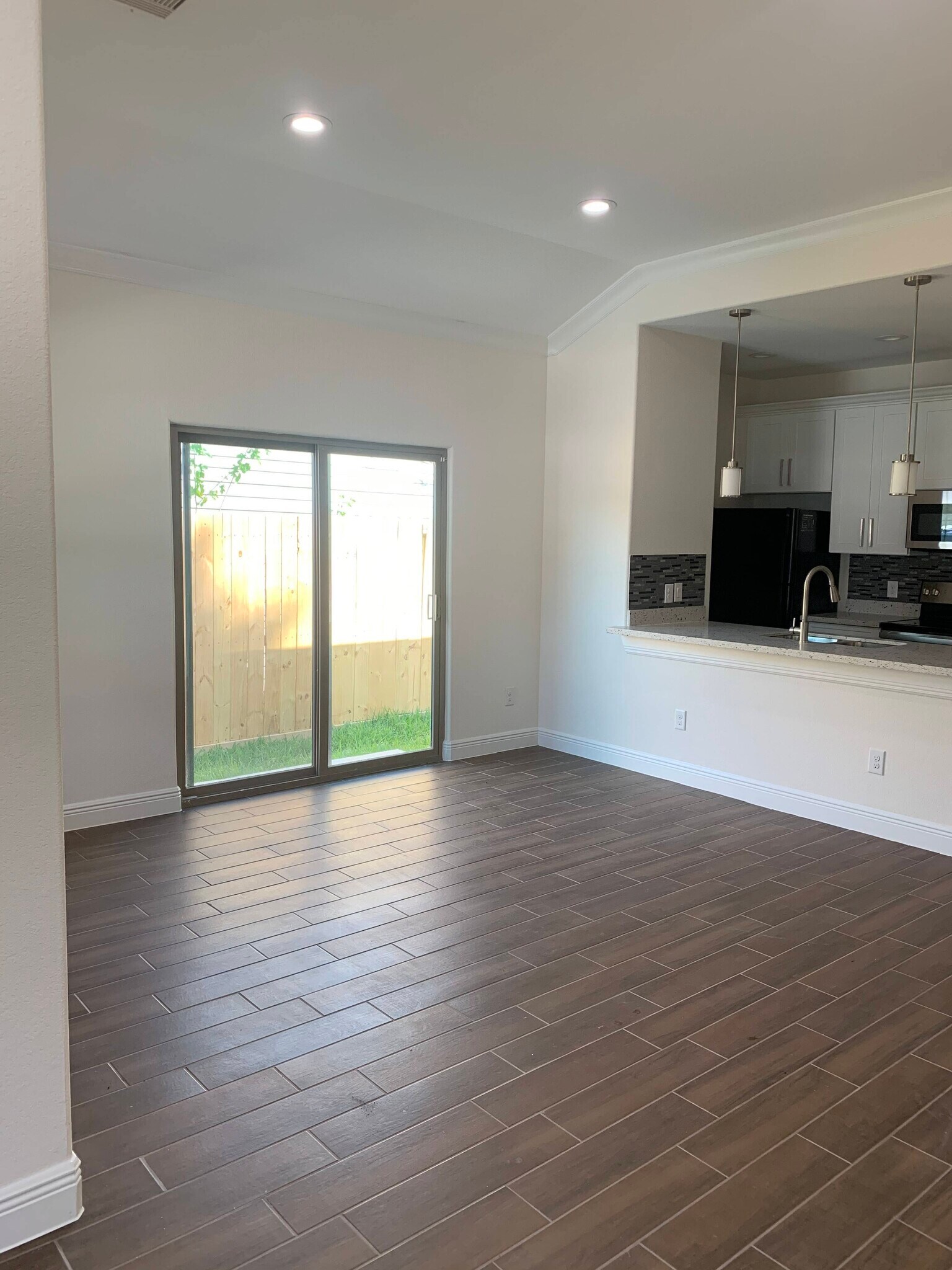 Building Photo - 5622 Ridgeway Dr