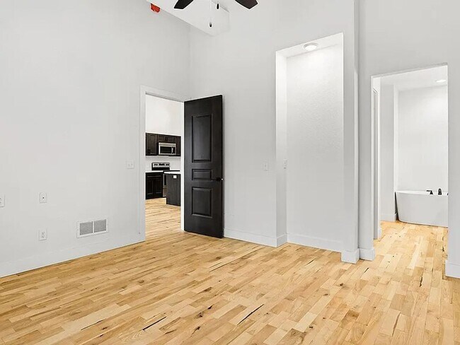 Building Photo - Lot 148