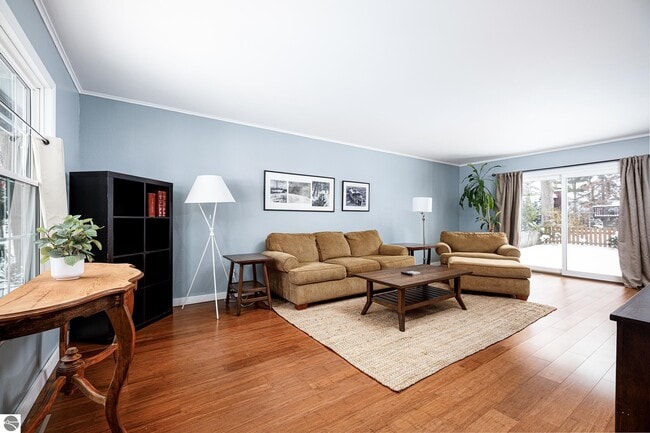 Building Photo - 1704 Comanche St