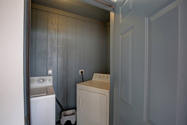 Building Photo - 608 Carolina Beach Ave S