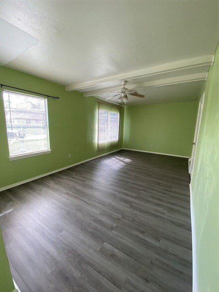 Building Photo - 15513 Vonnet St