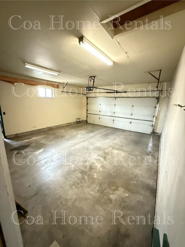 Building Photo - South East side Duplex