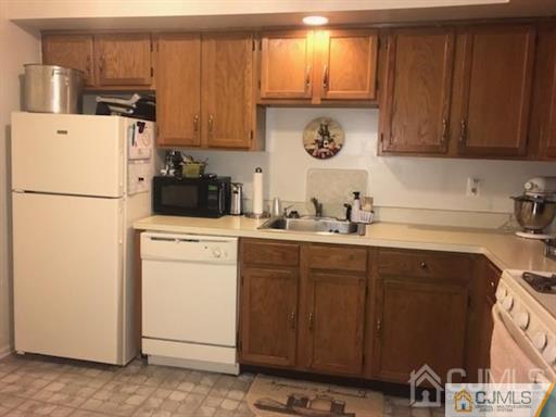 Building Photo - 10 Nicholas Ct