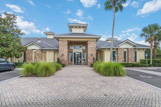 Building Photo - 3/2.5 Townhome W/ 2 Car Garage For Rent in the Highly Desirable Avalon Park Community