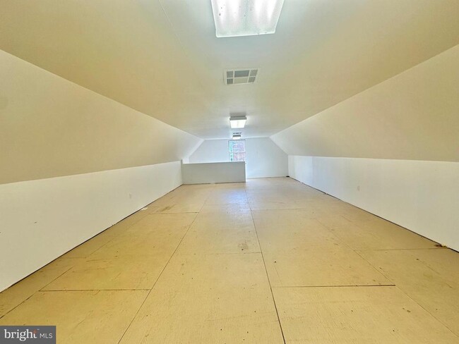 Building Photo - 703 Kentland Dr