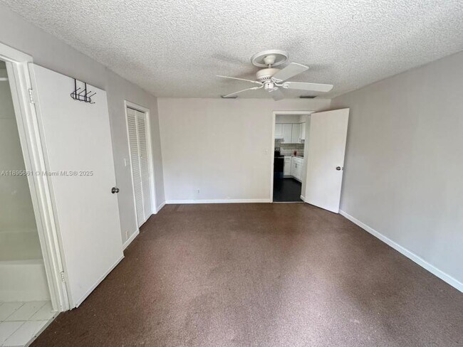 Building Photo - 3 bedroom in Hollywood FL 33023