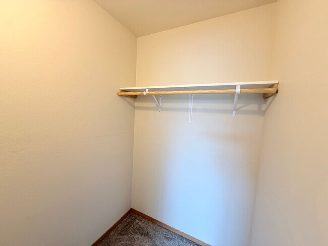 Building Photo - Spacious 4-Bedroom Home in South Fargo