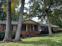 Building Photo - Four Bedroom Brick Home in Denver with Lak...