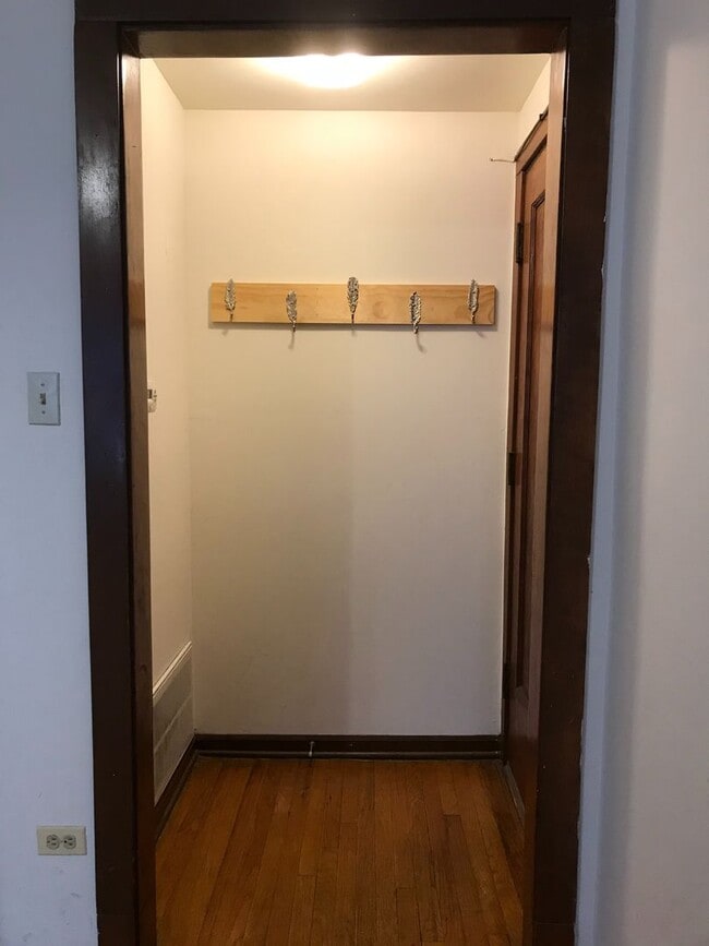 Building Photo - Beautiful Studio Apartment Available for Sublet March 1st