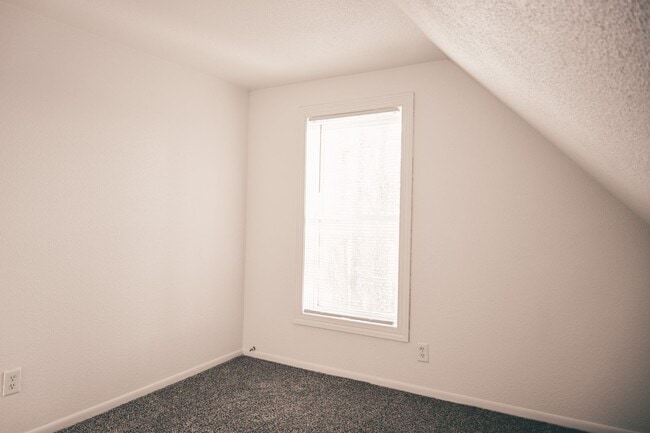 Building Photo - Bjerke Duplex