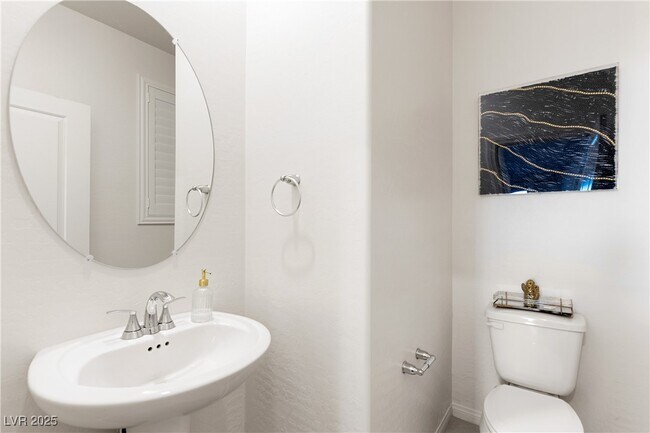 Building Photo - 1592 Pacific Baza St