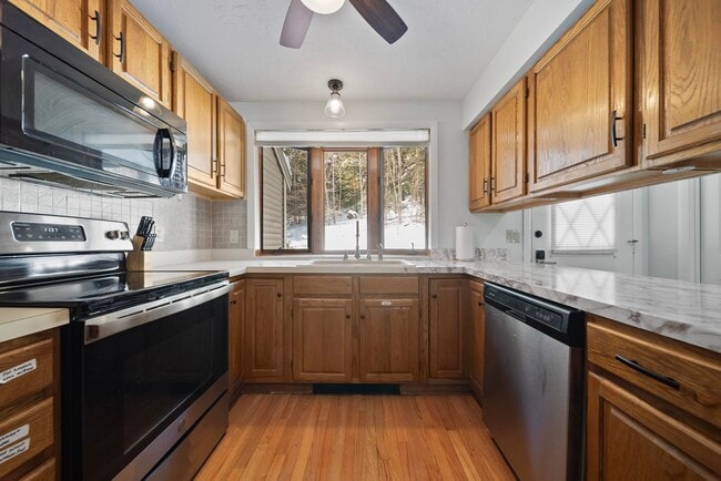 Building Photo - 21 Vlg W Dr