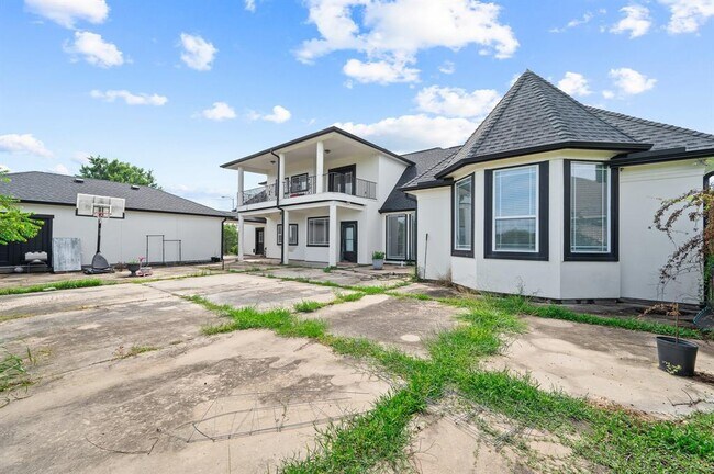 Building Photo - 13819 Lakeview Meadow Dr