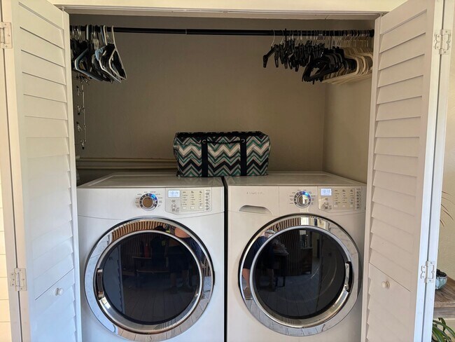 Building Photo - 3BR 2BA for Rent NSB between US1 & the River