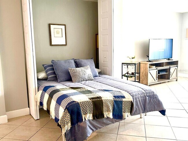 Building Photo - 7540 Bay Island Dr S