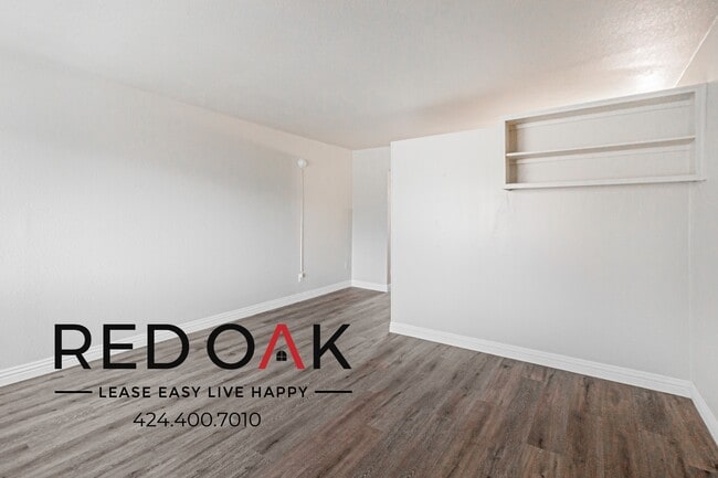 Building Photo - 4900 Clair Del Ave