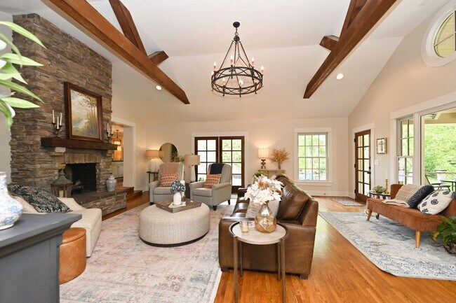 Building Photo - **RARE BRENTWOOD FIND, A MASTERCLASS IN ELEGANT SOUTHERN DESIGN**