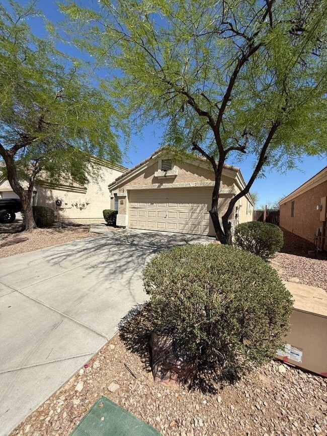 Building Photo - 4 bedroom in BUCKEYE AZ 85326