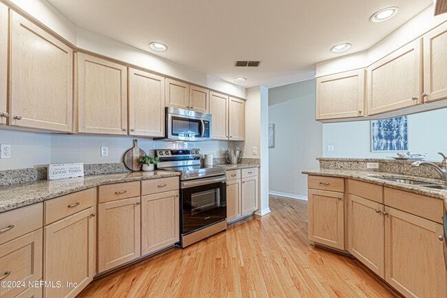 Building Photo - 2099 Winterbourne W