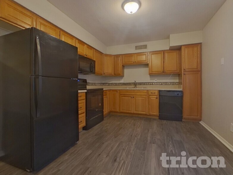 Building Photo - 3607 N 87th Ave