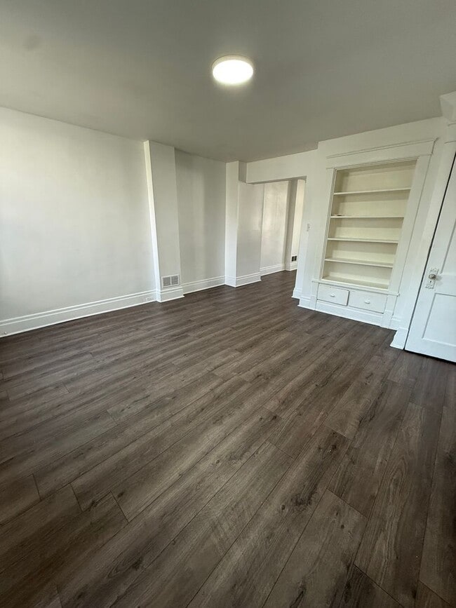 Building Photo - 2-Bedroom Home with Fenced Yard – Minutes from Downtown Pittsburgh