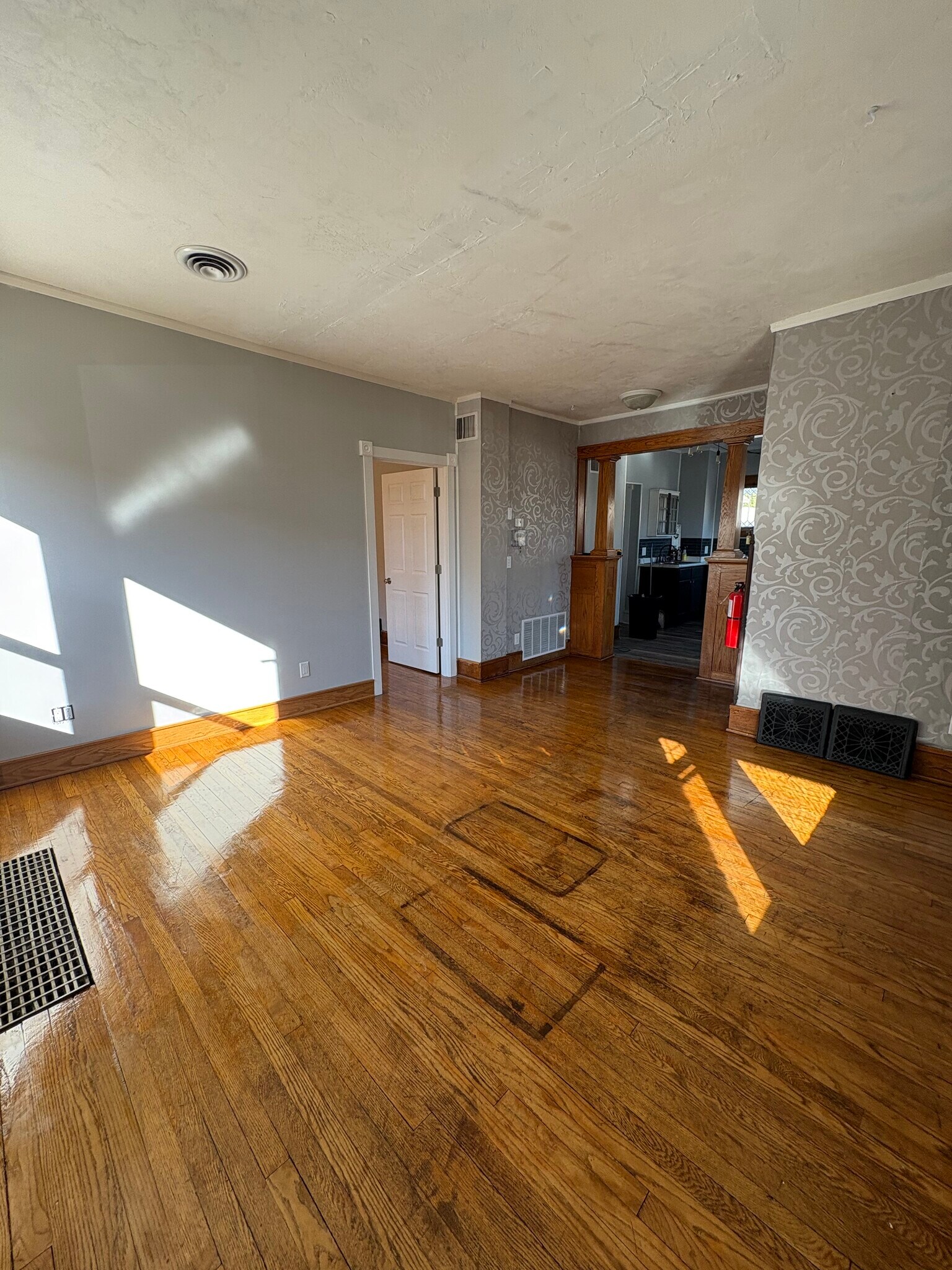 Building Photo - 217 S 4th St