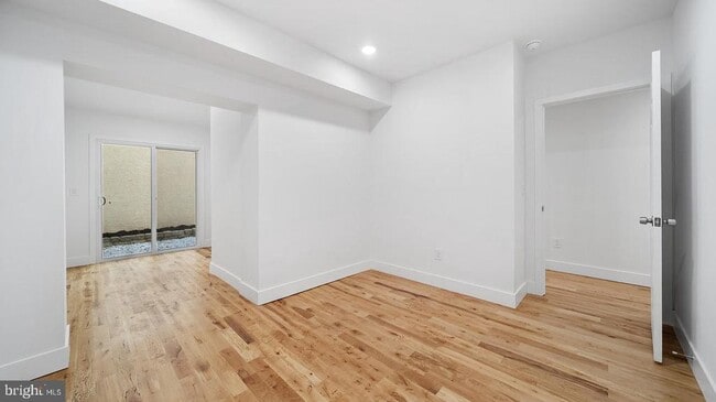 Building Photo - 512 S 4th St