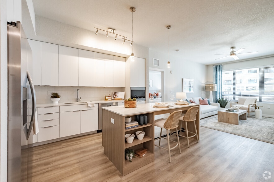 2BR, 2BA - 1,100SF - Kitchen - Marina Club Apartment homes