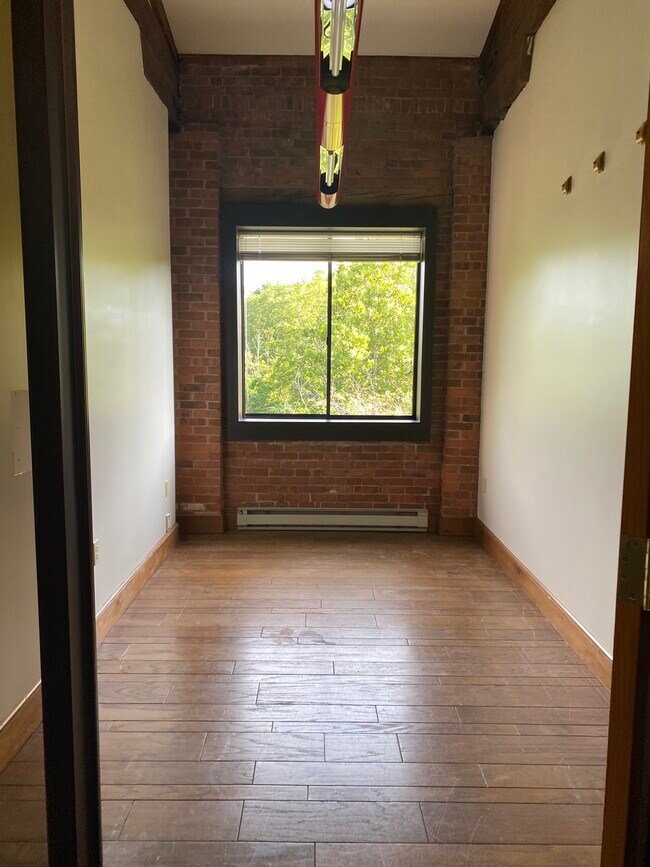 Building Photo - 300 Church St