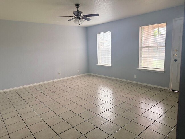 Building Photo - 10607 Shaenview