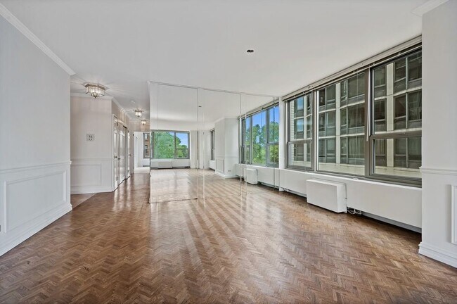 Building Photo - 1550 N Lake Shore Dr