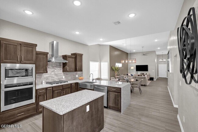 Building Photo - 15340 Resolve Dr