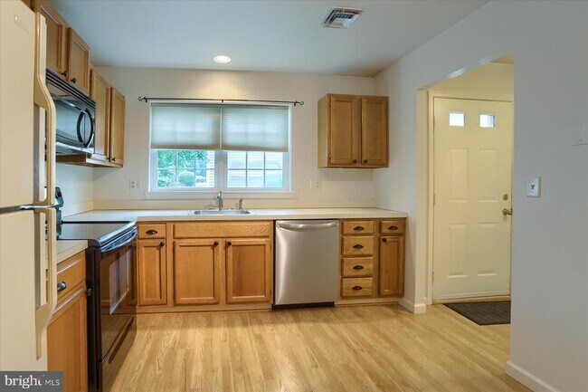 Building Photo - 802 Cambridge Ct