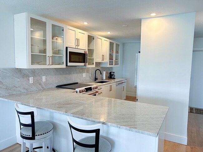 Building Photo - 1030 Silk Oak Terrace