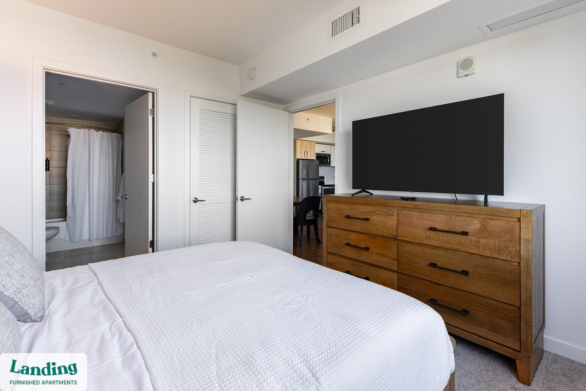 Building Photo - 200 NE 1st Ave