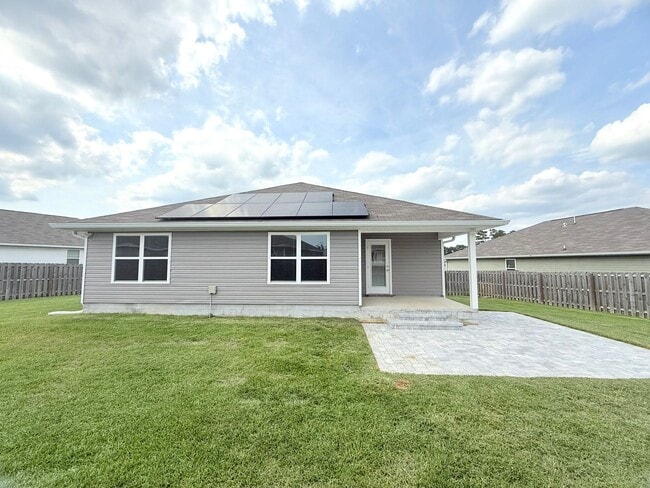 Building Photo - Beautiful 4 Bed/2 Bath Home With 2-Car Garage