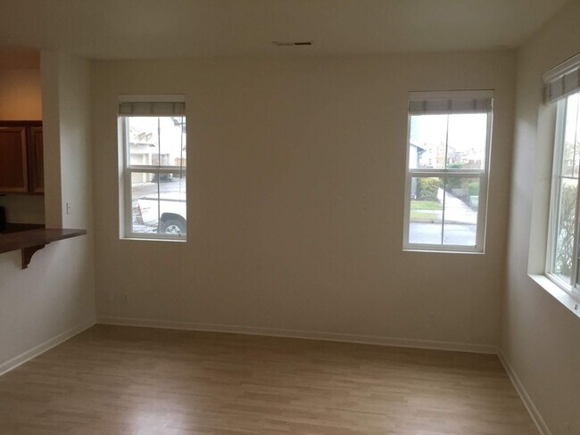 Building Photo - 3 Bedroom Home in Bethel-Danebo Area