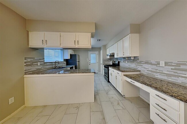 Building Photo - 2615 Silver Falls Dr