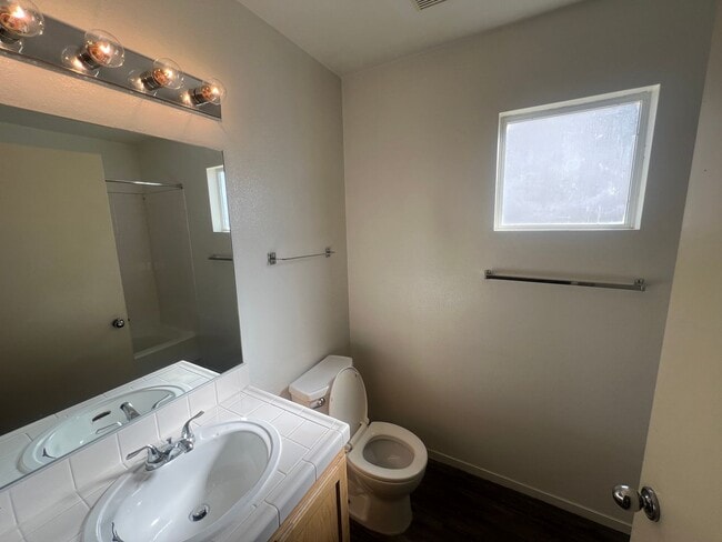 Building Photo - Remodeled 2 bedroom condo