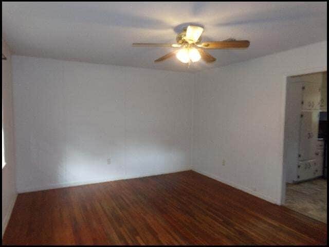 Building Photo - 107 S Holly St