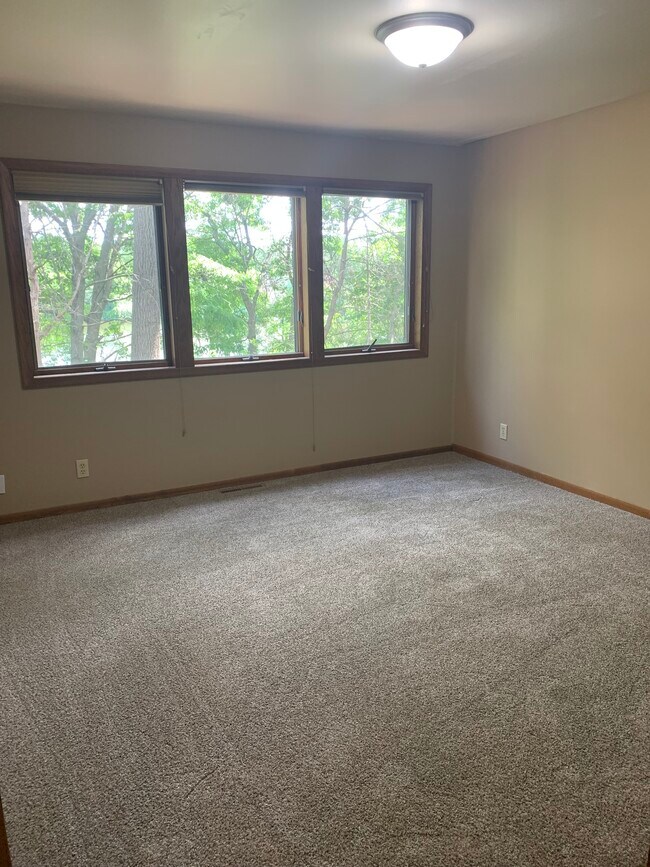 Bedroom - 307 River St