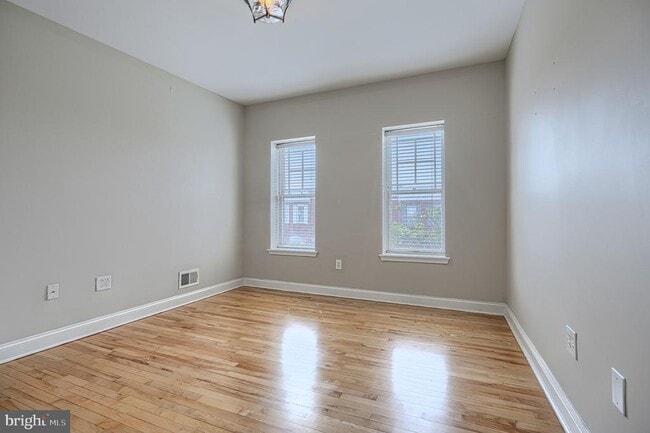 Building Photo - 609 East St